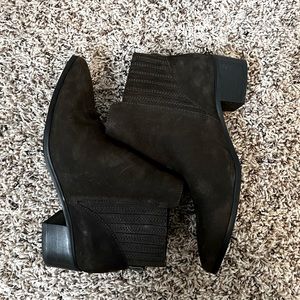 Halogen faux suede grey brown booties size 6